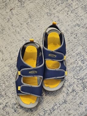 Keen Knotch Creek Kids Navy and Yellow Double-Strap Uni-Sex Sandals